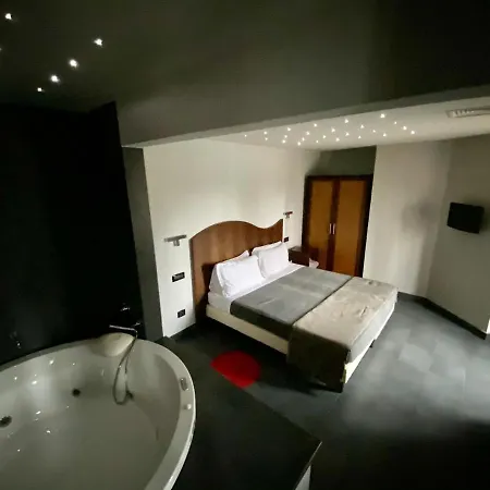 Ξενοδοχείο Taverna Napoleone 3*