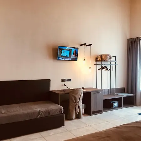 Ξενοδοχείο Taverna Napoleone 3*