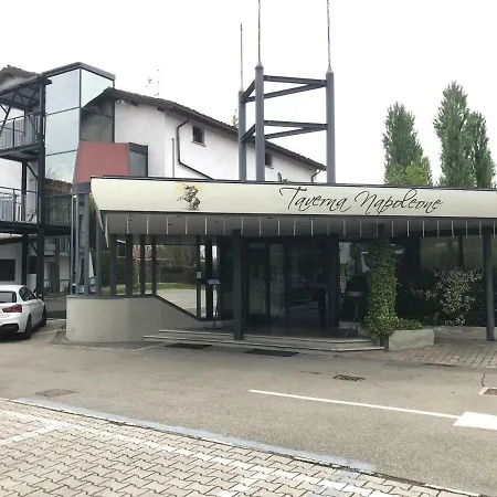 Ξενοδοχείο Taverna Napoleone 3*