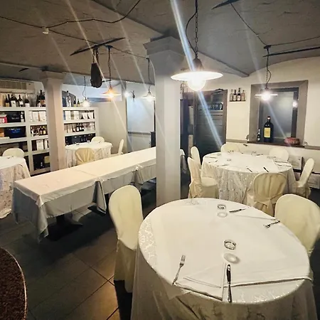 فندق Taverna Napoleone San Lorenzo (Modena)
