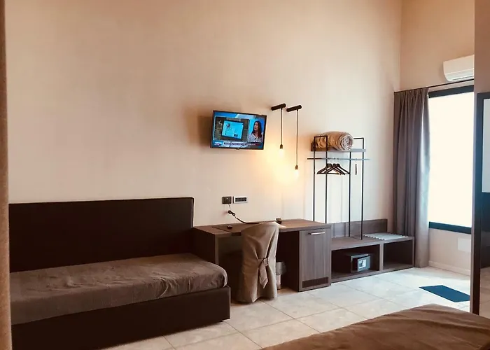 Hotel Taverna Napoleone 3*